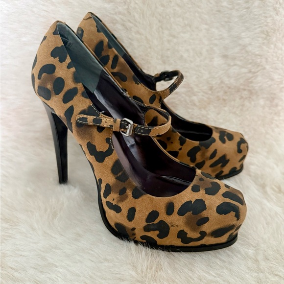 New! Vera Wang Leopard print stiletto heels size 8 - Picture 1 of 9